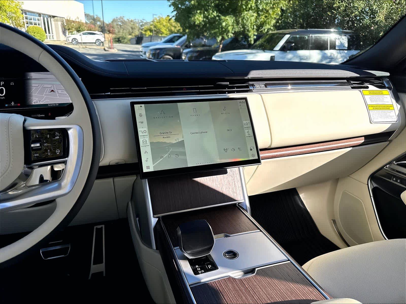 New 2026 Land Rover Range Rover Long Wheelbase SE AWD/4WD image 9