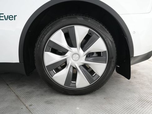 Used 2022 Tesla Model Y Long Range AWD/4WD image 9