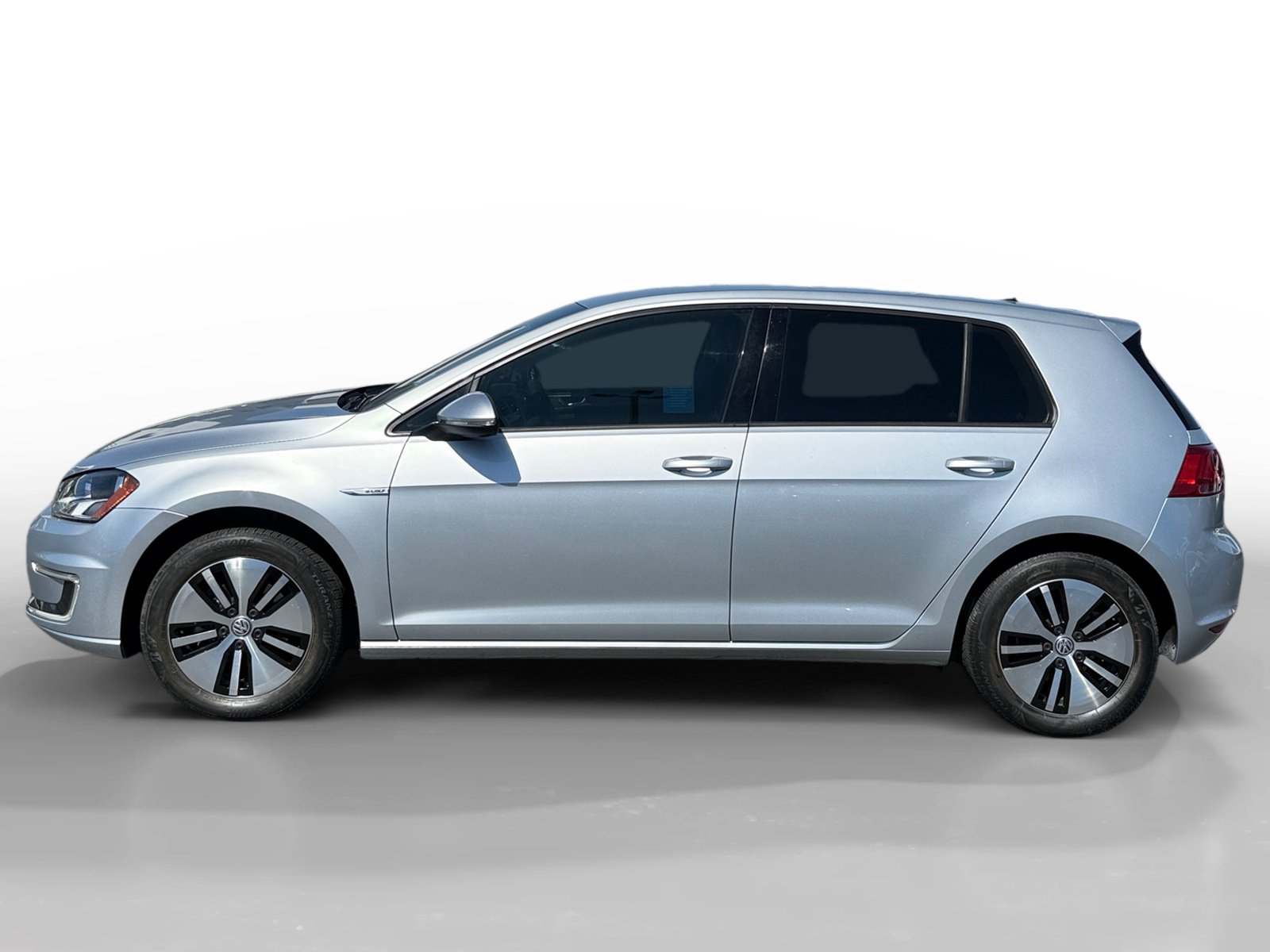 Used 2016 Volkswagen e-Golf SE w/ DC Fast Charging Package FWD image 2