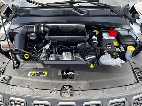 Used 2025 Jeep Compass Trailhawk AWD/4WD image 30
