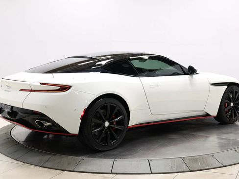 Used 2018 Aston Martin DB11 Coupe image 4