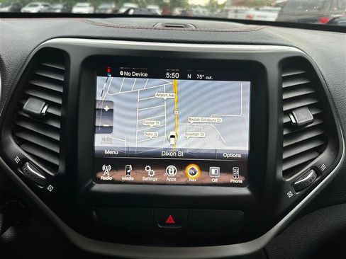 Used 2016 Jeep Cherokee Trailhawk AWD/4WD image 25
