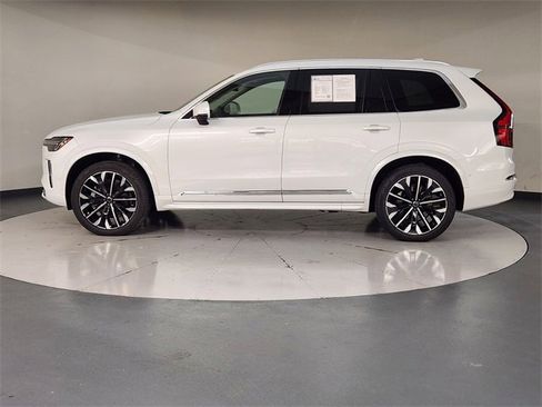 Used 2025 Volvo XC90 B5 Plus image 5