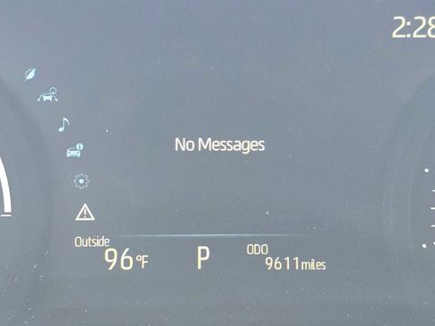 Certified 2025 Toyota Sienna XLE FWD image 28