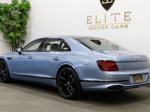 Used 2024 Bentley Flying Spur Plug-In Hybrid AWD/4WD image 3