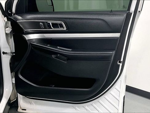 Used 2017 Ford Explorer XLT AWD/4WD image 22
