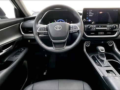 Used 2025 Toyota Grand Highlander FWD image 8