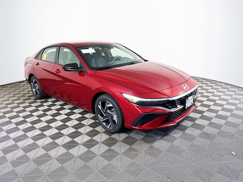 New 2025 Hyundai Elantra SEL FWD image 10