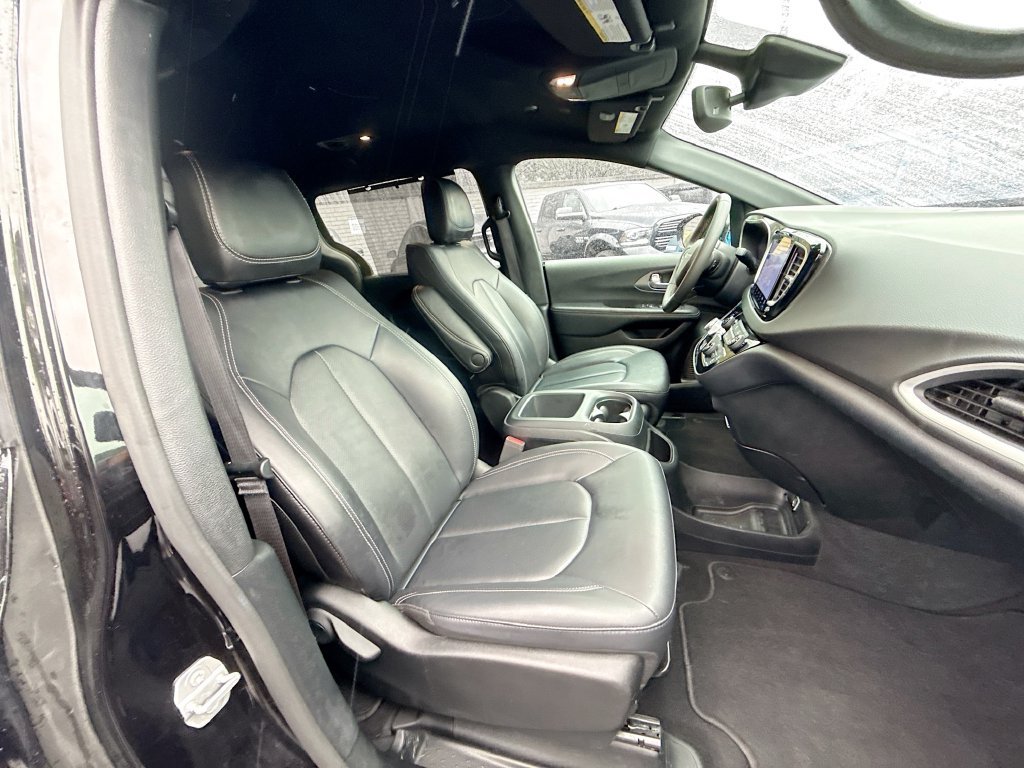 Used 2025 Chrysler Pacifica Select FWD image 33