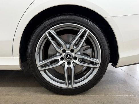 Used 2018 Mercedes-Benz E 400 4MATIC Sedan w/ Premium 2 Package (Q02) image 12
