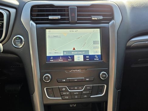 Used 2020 Ford Fusion SE image 4