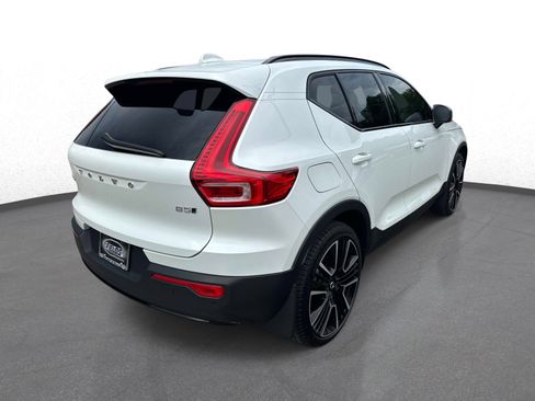 Used 2024 Volvo XC40 B5 Ultimate w/ Climate Package AWD/4WD image 3