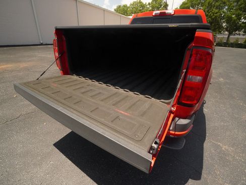 Used 2019 Chevrolet Colorado LT w/ LT Convenience Package RWD image 11