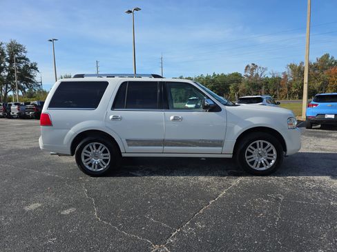 Used 2014 Lincoln Navigator Base image 2