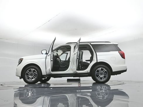Certified 2025 Ford Expedition Active AWD/4WD image 59