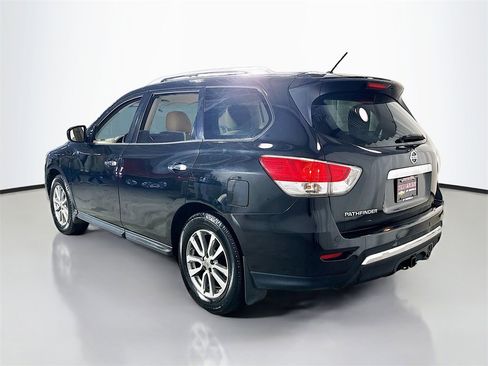 Used 2016 Nissan Pathfinder S image 6