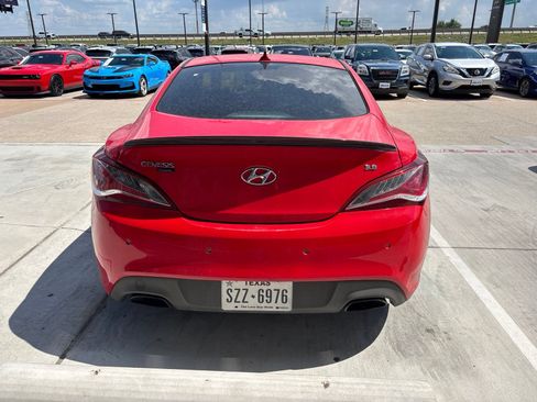 Used 2013 Hyundai Genesis 3.8 RWD image 5