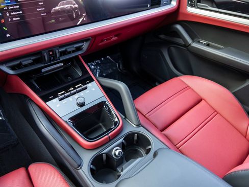 New 2026 Porsche Cayenne E-Hybrid AWD/4WD image 40