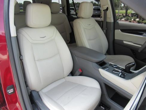 Used 2020 Cadillac XT6 Premium Luxury FWD image 9