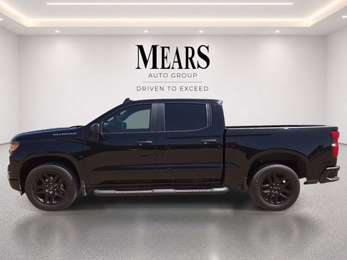 Used 2023 Chevrolet Silverado 1500 Custom RWD image 2