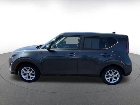 Used 2025 Kia Soul LX w/ LX Technology Package FWD image 9