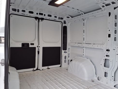 Used 2024 RAM ProMaster 2500 w/ Convenience Group image 24