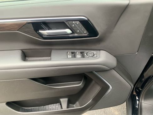 Used 2025 Chevrolet Tahoe Z71 image 13