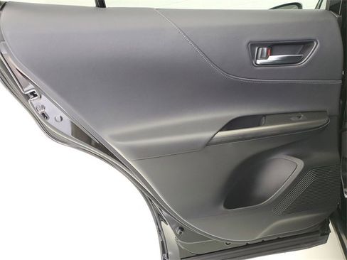 Used 2024 Toyota Venza XLE image 16