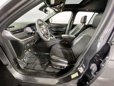 Used 2023 Jeep Grand Cherokee Altitude image 20