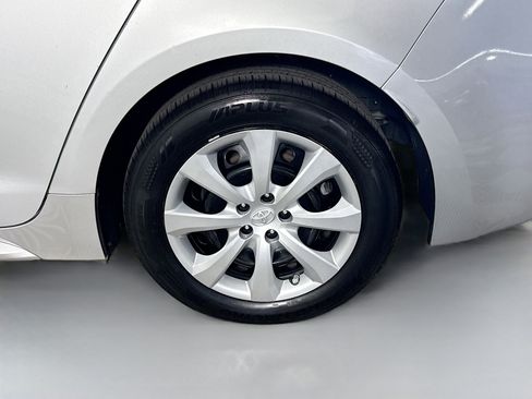 Used 2021 Toyota Corolla LE FWD image 36