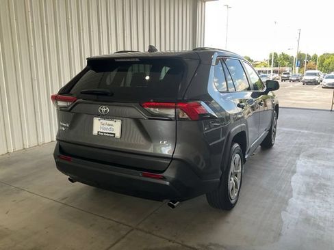 Used 2021 Toyota RAV4 LE FWD image 20