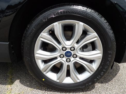Used 2022 Ford Edge Titanium w/ Cargo Accessory Package AWD/4WD image 10