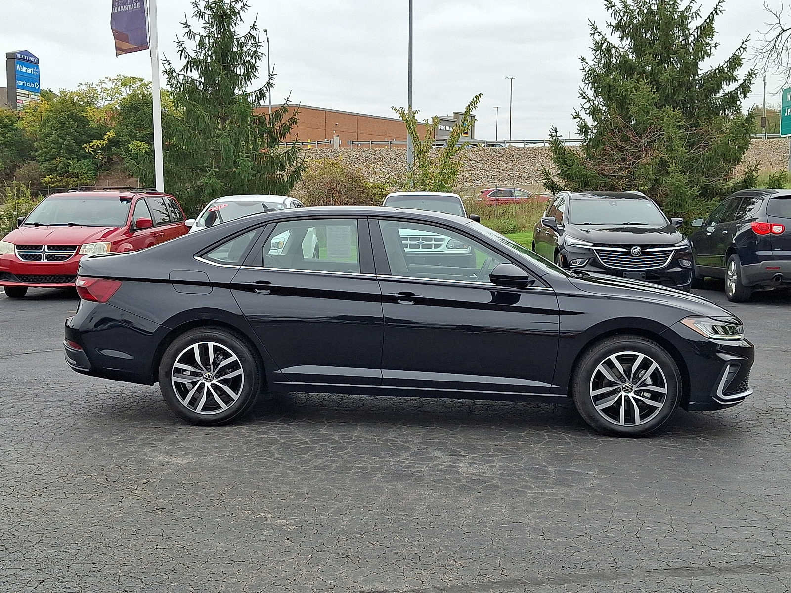 Used 2025 Volkswagen Jetta SE FWD image 7