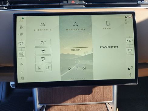 Used 2025 Land Rover Range Rover Long Wheelbase SE image 17