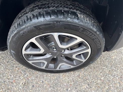 Used 2018 Jeep Renegade Latitude AWD/4WD image 16