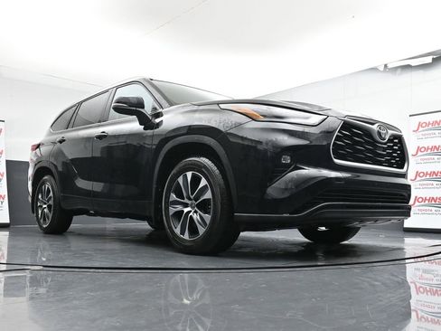 Used 2023 Toyota Highlander XLE image 40