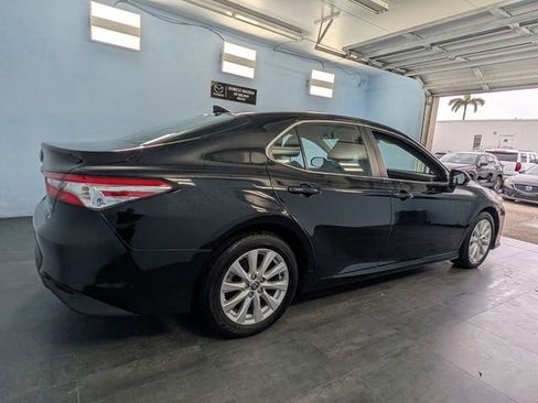 Used 2020 Toyota Camry LE image 12