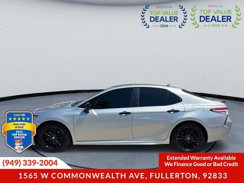 Used 2020 Toyota Camry SE w/ Carpet Mat Package FWD image 1