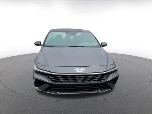 Used 2025 Hyundai Elantra SEL image 4
