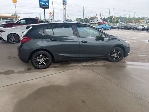 Used 2017 Chevrolet Cruze LT w/ Convenience Package FWD image 6