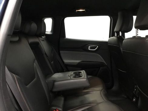 Used 2024 Jeep Compass Latitude AWD/4WD image 19