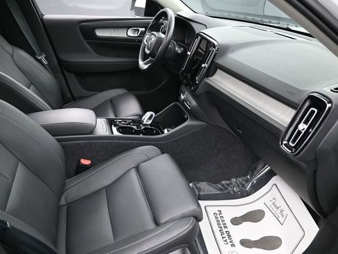 Used 2026 Volvo XC40 B5 Plus AWD/4WD image 32