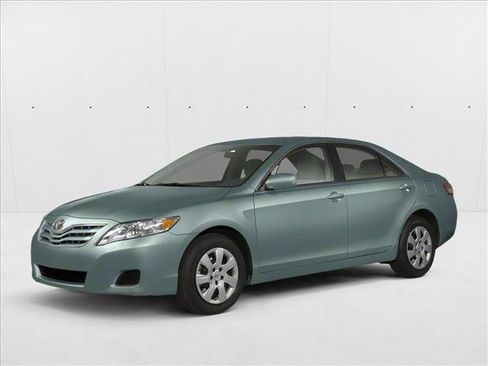 Used 2010 Toyota Camry XLE image 1