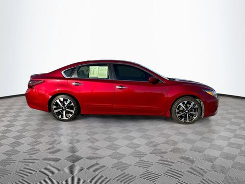 Used 2018 Nissan Altima 2.5 SR w/ Interior Lighting Package image 4
