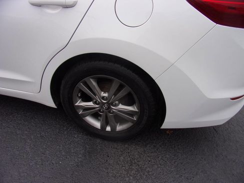 Used 2017 Hyundai Elantra SE w/ SE A/T Tech Package 03 image 8