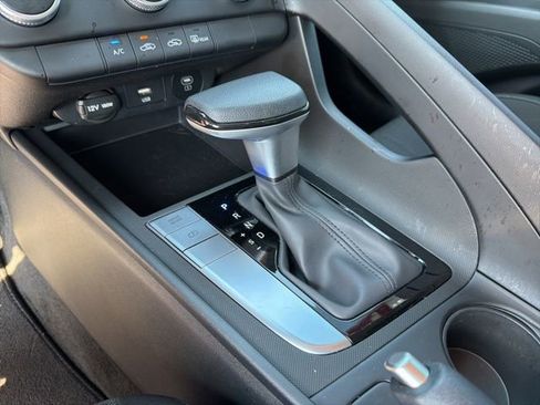 Certified 2025 Hyundai Elantra SE FWD image 18