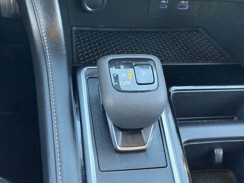 Used 2023 Nissan Pathfinder SV image 31