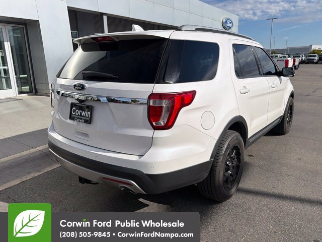 Used 2016 Ford Explorer XLT w/ Equipment Group 202A FWD image 3