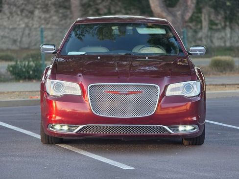 Used 2018 Chrysler 300 Touring w/ Chrome Appearance Package RWD image 17
