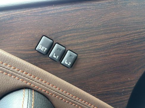 Used 2020 Nissan Armada Platinum w/ Platinum Reserve Package image 35